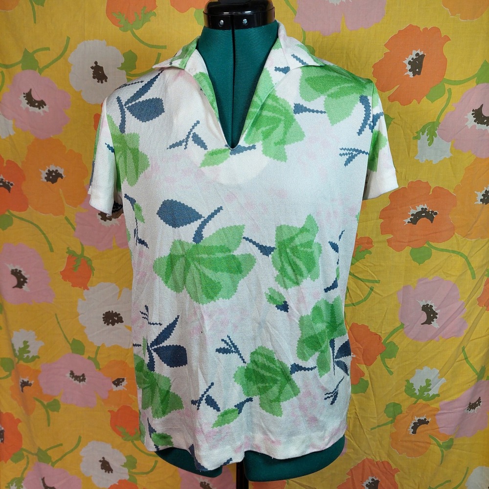 Vintage 70s Usna Green Floral Leaf Print Polyester Short Sleeve V-Neck Top Small